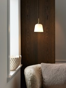 Room 49 Ø15 Latón antiguo Lámpas de techo De Halo Design - Room 49 es la serie de l&aacute;mparas que combina el dise&ntilde;o escandinavo y la funcionalidad en una obra maestra exclusiva.