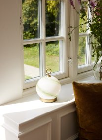 Stockholm 20cm Verde portátil De Halo Design - Tiene una clasificación IP44 y se puede utilizar tanto en interiores como en exteriores (pero debe almacenarse y cargarse en interiores).