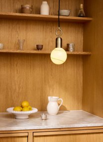 Stockholm Ø5 Antigüedad Lámpas de techo De Halo Design - Con un hermoso acabado de latón antiguo y un detalle único en forma de anillo, Stockholm será un elemento artístico en su interior.