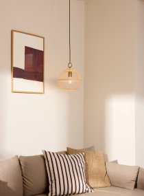 Stockholm Nordic Ø30 Naturaleza Lámpas de techo De Halo Design - La construcci&oacute;n abierta crea un interesante juego de luz en la habitaci&oacute;n, mientras que los sutiles detalles de lat&oacute;n a&ntilde;aden un toque noble.