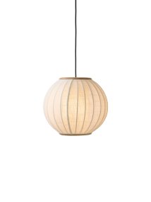Balloon Ø40 Blanco cremoso Lámpas de techo De Halo Design - La pantalla, confeccionada en un tejido blanco crema similar al lino, crea una atmósfera cálida y natural en combinación con los elementos decorativos de madera maciza.