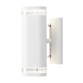 Modena II Blanco De Konstsmide - La luz se dirige tanto hacia arriba como hacia abajo, creando un efecto de iluminaci&oacute;n decorativo y efectivo que realza la fachada y aporta un ambiente acogedor al jard&iacute;n.