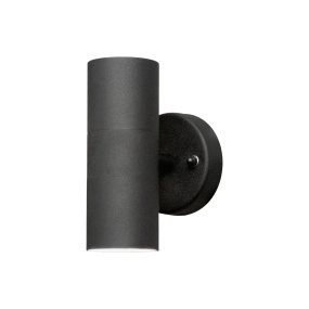 Modena Negro De Konstsmide - Modena es una moderna luminaria de fachada fabricada en aluminio lacado en negro con cristal transparente, que aporta un toque elegante y atemporal a cualquier fachada.