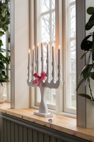 Svaneholm Blanco De Markslöjd - Candelabro de siete brazos en color blanco que se adapta a cualquier hogar.