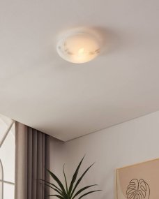 Mars Ø25 Blanco plafón De Eglo - El diseño decorativo con sutiles detalles de hojas hace que la lámpara se adapte a la mayoría de los interiores y al mismo tiempo crea una impresión fresca y armoniosa.