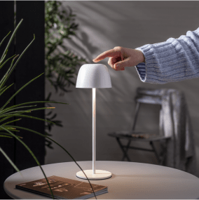 Ronda 35cm Blanco portátil De Star Trading - Elegante lámpara de mesa recargable con función de atenuación, que se ajusta manteniendo un dedo en la parte superior.