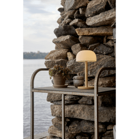 Tara 28cm Madera portátil De Star Trading - La base de la l&aacute;mpara es de bamb&uacute; y la pantalla blanca es de pl&aacute;stico.