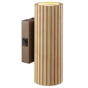 Lakewood 20cm Marrón lámpara de pared De Brilliant - La lámpara de pared Lakewood combina metal marrón con un cable ligero y acanalado, creando un aspecto cálido y natural.