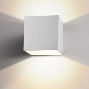 Alu Box 12cm Aluminio lámpara de pared De Lampan - El dise&ntilde;o &uacute;nico crea una hermosa luz que sube y baja suavemente sobre la pared y le da a la habitaci&oacute;n una atm&oacute;sfera agradable y acogedora.