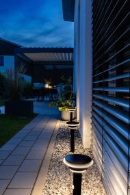 Double Circle Sensor Negro lámpara solar De Ledvance - El sensor de movimiento PIR incorporado y el sensor de luz diurna encienden automáticamente la lámpara cuando se detecta movimiento en la oscuridad, lo que garantiza la seguridad y la eficiencia energética.