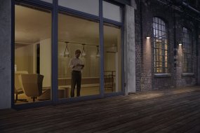 Oxford Gris oscuro lámpara solar De Ledvance - Está fabricado en acero inoxidable y tiene un grado de protección IP44, lo que lo hace resistente a la intemperie y robusto.