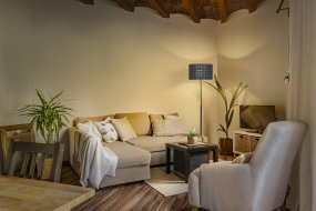 Felt Weaving Gris oscuro lámpara de pie De Ledvance - Dekorativ golvlampa med sk&auml;rm gjord av fl&auml;tad filt vilket ger en fin och varm ljusspridning i rummet.