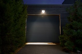 Flood Sensor 27W 4000K Gris oscuro lámpara de exterior De Ledvance - Du kan ocks&aring; v&auml;lja att st&auml;nga av sensorn helt och d&aring; ist&auml;llet anv&auml;nda dig av timern, lampan &auml;r d&aring; t&auml;nd i 6h och sl&auml;ckt resterande timmar p&aring; dygnet.