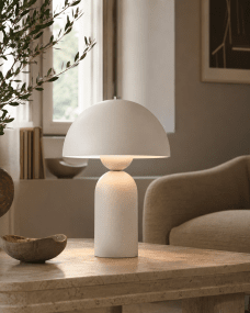 Capello 35cm Blanco De Nordic Lighting - El detalle cromado decorativo en la parte superior le da un toque elegante y la convierte en un punto focal en dormitorios, salones y pasillos.