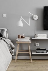 Bazar 122cm Blanco arena lámpara de pared De By Rydéns - Con sus articulaciones flexibles y su cabezal de lámpara ajustable, Bazar es perfecta como lámpara de lectura en el dormitorio y como fuente de luz sobre la encimera de la cocina.