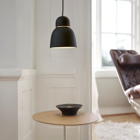 Bird Ø17 Negro/latón De Belid - Elijas el color que elijas, esta lámpara de techo será un elemento decorativo para tu hogar y creará un ambiente de iluminación elegante.