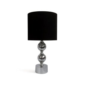 Circolo 48cm Cromo/negro lámpara de mesa De Nordic Lighting - La l&aacute;mpara de mesa Circolo combina una base met&aacute;lica decorativa con un elegante acabado cromado y una cl&aacute;sica pantalla de lino negro.