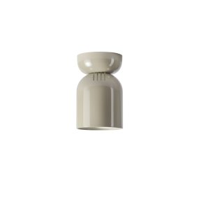 Lennon Ø13 Beige plafón De CO Bankeryd - Con un di&aacute;metro de tan solo 13 cm, Lennon es especialmente adecuada para habitaciones peque&ntilde;as o cualquier lugar donde se desee una iluminaci&oacute;n de techo sutil, como en el pasillo, el dormitorio o la cocina.