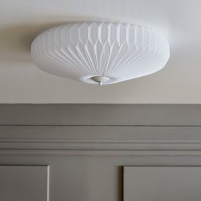 Linn Ø70 Blanco plafón De CO Bankeryd - Linn es una elegante lámpara de techo de vinilo que añade una expresión elegante y sofisticada a su hogar.