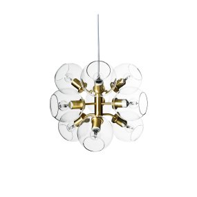 Tage 50 Ø45 Latón Lámpas de techo De CO Bankeryd - La lámpara es adecuada para colgarla más arriba en el techo del salón, en el dormitorio para una iluminación general suave o encima de la mesa del comedor, donde adquiere un papel destacado y se convierte en un llamativo elemento expresivo.