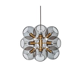 Tage 50 Ø45 Latón Lámpas de techo De CO Bankeryd - La lámpara es adecuada para colgarla más arriba en el techo del salón, en el dormitorio para una iluminación general suave o encima de la mesa del comedor, donde adquiere un papel destacado y se convierte en un llamativo elemento expresivo.