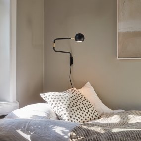 Yes! 62cm Antracita lámpara de pared De CO Bankeryd - La l&aacute;mpara de pared 62 se puede utilizar en el sal&oacute;n junto a un sof&aacute; o un sill&oacute;n, as&iacute; como en un pasillo o encima de un aparador, donde le da a la habitaci&oacute;n una expresi&oacute;n moderna.