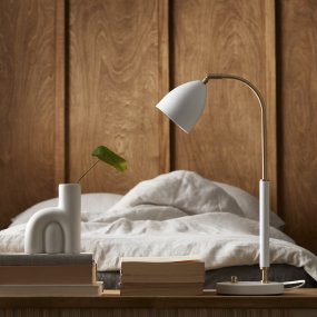 Deluxe 50cm Blanco lámpara de escritorio De Belid - Proporciona una luz agradable y cuenta con un foco ajustable y una función de regulación de intensidad para ajustar la intensidad individualmente.