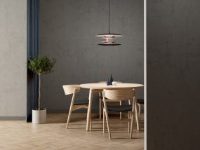 Diablo Ø50 Negro/rojo Lámpas de techo De Belid - La l&aacute;mpara colgante Diablo pertenece a la exclusiva familia Diablo, dise&ntilde;ada por Joakim Fihn y tambi&eacute;n est&aacute; disponible como l&aacute;mpara de pie, de mesa y de pared.