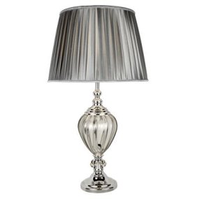 Greyson 68cm Cromado/ahumado lámpara de mesa De Searchlight - Añada un toque de distinción a su salón, dormitorio u oficina en casa con la elegante lámpara de mesa Greyson, que combina un diseño clásico con una elegancia moderna.