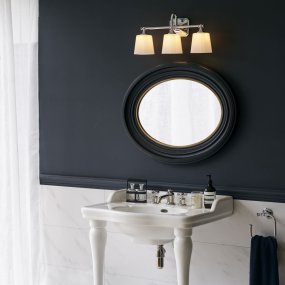 Concord 53cm Cromo lámpara de baño De Elstead Lighting - Está hecho de acero y vidrio de alta calidad y presenta un elegante acabado cromado que le da una sensación de lujo.