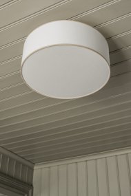 Theo Ø48 Blanco/beige De Alde & Lind - Theo es una l&aacute;mpara de techo redonda con formas elegantes.