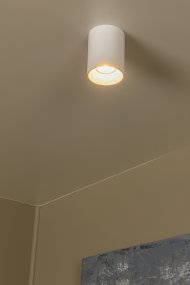 Gerti Blanco foco de techo De Lucide - Gerti es una opci&oacute;n atemporal que combina un dise&ntilde;o discreto con una iluminaci&oacute;n eficaz.