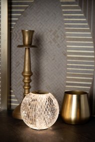 Cintra 9cm Transparente portátil De Lucide - Con el cable USB-C de 40 cm incluido, se carga completamente en 3 horas y ofrece hasta 24 horas de luz en la configuraci&oacute;n m&aacute;s baja y hasta 3 horas en la m&aacute;s alta.