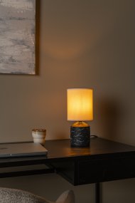 Fran 30cm Negro De Lucide - La lámpara de mesa Fran destaca por su elegante diseño, con una base decorativa de cerámica negra.