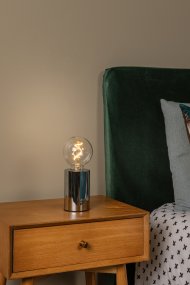 Vivo 23cm Cromo portátil De Lucide - Incorpora una bater&iacute;a recargable y proporciona hasta 6 horas de luz con una carga completa.