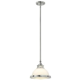 Amelia Ø30 Cromo Lámpas de techo De Elstead Lighting - Amelia har en klassisk pendeldesign som f&ouml;rnyar vintage-detaljer med ett gjutet glasf&auml;ste, en gjuten metallram samt framtr&auml;dande g&aring;ngj&auml;rn och sp&auml;nnen.