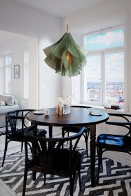 Juliette Ø75 Verde De By Rydéns - Gracias a su forma &uacute;nica y sus elegantes detalles, Juliette es una excelente opci&oacute;n para quienes buscan una l&aacute;mpara de techo que sea hermosa y cree el ambiente perfecto.