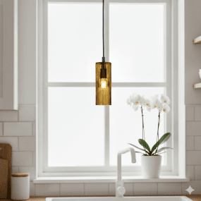 Kiera Ø7 Ámbar lámpara de ventana De Cottex - Kiera es una elegante l&aacute;mpara de ventana de vidrio acanalado color &aacute;mbar que proporciona una luz agradable y acogedora.