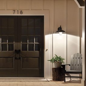 Allenbury Negro De Elstead Lighting - La lámpara tiene un elegante acabado negro texturizado y está diseñada para soportar condiciones climáticas adversas.