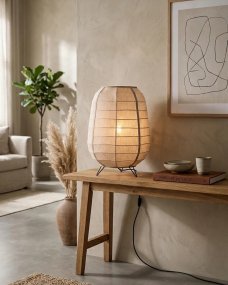 Delino Beige De By Rydéns - La l&aacute;mpara incluye un cable de pl&aacute;stico negro de 2,5 m, un interruptor de pie y un enchufe.
