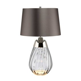 Lena 60cm Gris/humo lámpara de mesa De Elstead Lighting - Till basen ing&aring;r en utbytbar GU10 ljusk&auml;lla p&aring; 7W med 3000K varmvitt ljus och 620lm.