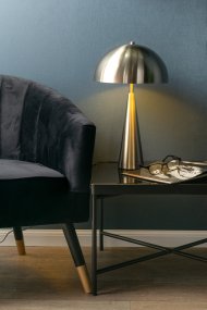 Sublime 50cm Acero cepillado De Leitmotiv - La lámpara de mesa Sublime, fabricada en metal, cautiva con su elegante diseño de líneas suaves y armoniosas.