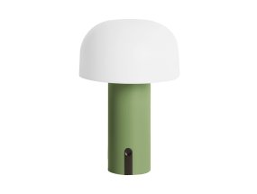 Luca LED 22cm Verde portátil De Leitmotiv - Está fabricada en metal con un acabado verde mate y cuenta con una pantalla de plástico blanco lechoso que emite una luz suave y agradable.