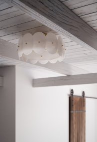 Omlott Ø53 Blanco plafón De By Rydéns - Una hermosa lámpara de techo lo envuelve y agrega elegancia a la habitación con sus detalles de latón.