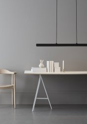 Fold 118cm Textura negra Lámpas de techo De Belid - Cada l&aacute;mpara es una obra maestra del dise&ntilde;o sueco con accesorios fundidos y detalles en relieve que resaltan la s&oacute;lida artesan&iacute;a y muestran c&oacute;mo el metal puede absorber la luz.