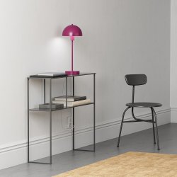 Vienda 48cm Púrpura lámpara de mesa De Herstal - La l&aacute;mpara de mesa Vienda con su dise&ntilde;o cl&aacute;sico y elegante permite un uso prolongado en la sala de estar.