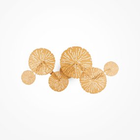 Lovetann 77cm Oro lámpara de pared De Maytoni - Los discos de metal con forma de encaje, que recuerdan a los dientes de león, crean un hermoso patrón de luz en la pared gracias a su diseño perforado.