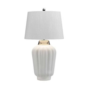 Bexley 56cm Blanco lámpara de mesa De Elstead Lighting - Den levereras med en avsmalnande lampsk&auml;rm i ljus elfenbensf&auml;rgad konstsilke med en silverlaminerad insida, handgjord i Storbritannien.
