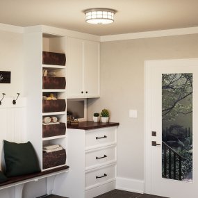 Guardian Ø35 níquel cepillado lámpara de baño De Elstead Lighting - El acabado en n&iacute;quel cepillado y el marco geom&eacute;trico le dan a la l&aacute;mpara un aspecto elegante, mientras que el vidrio opalino crea una luz agradable y suave.