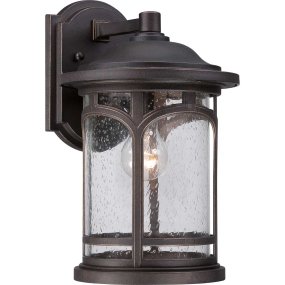 Marblehead Bronce lámpara de exterior De Elstead Lighting - El elegante marco de metal le da al vidrio transparente y texturizado una apariencia similar a una ventana y crea una luz acogedora.